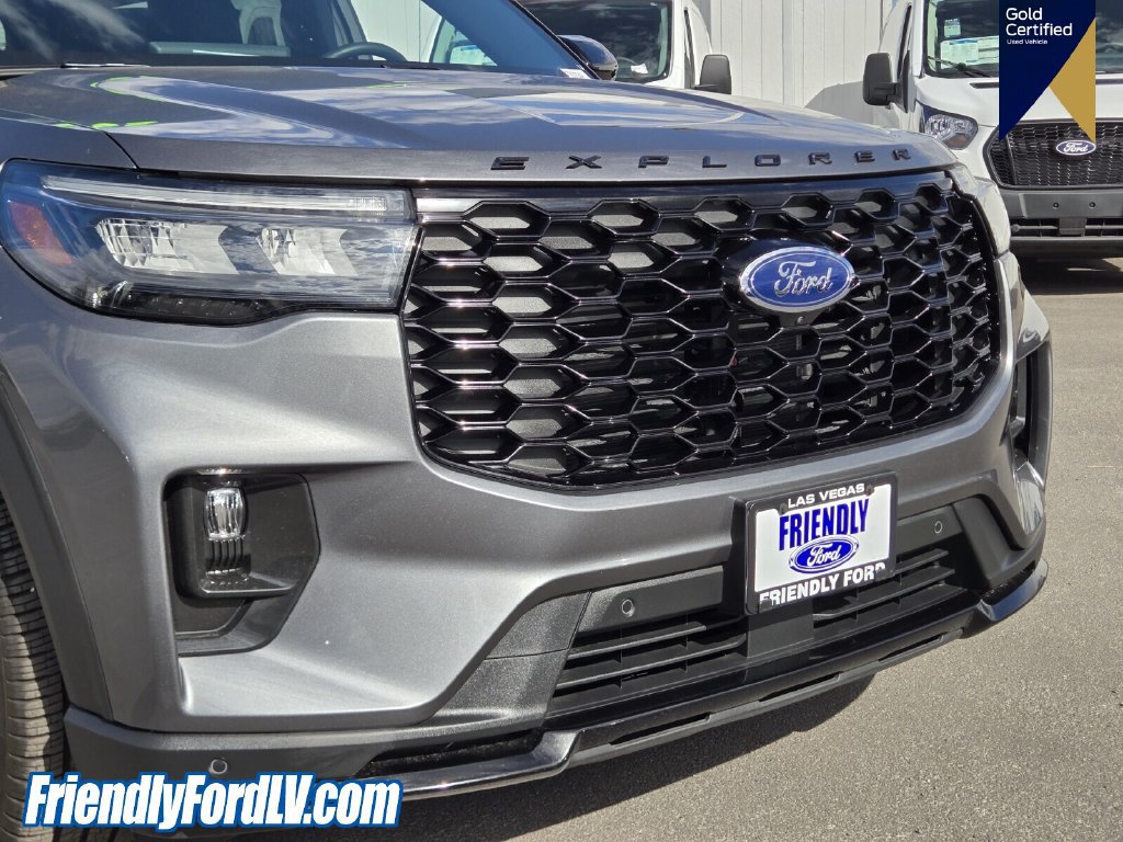 Certified 2025 Ford Explorer ST-Line RWD image 9