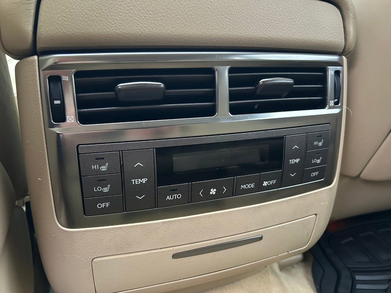 Used 2010 Lexus LX 570 4WD image 18