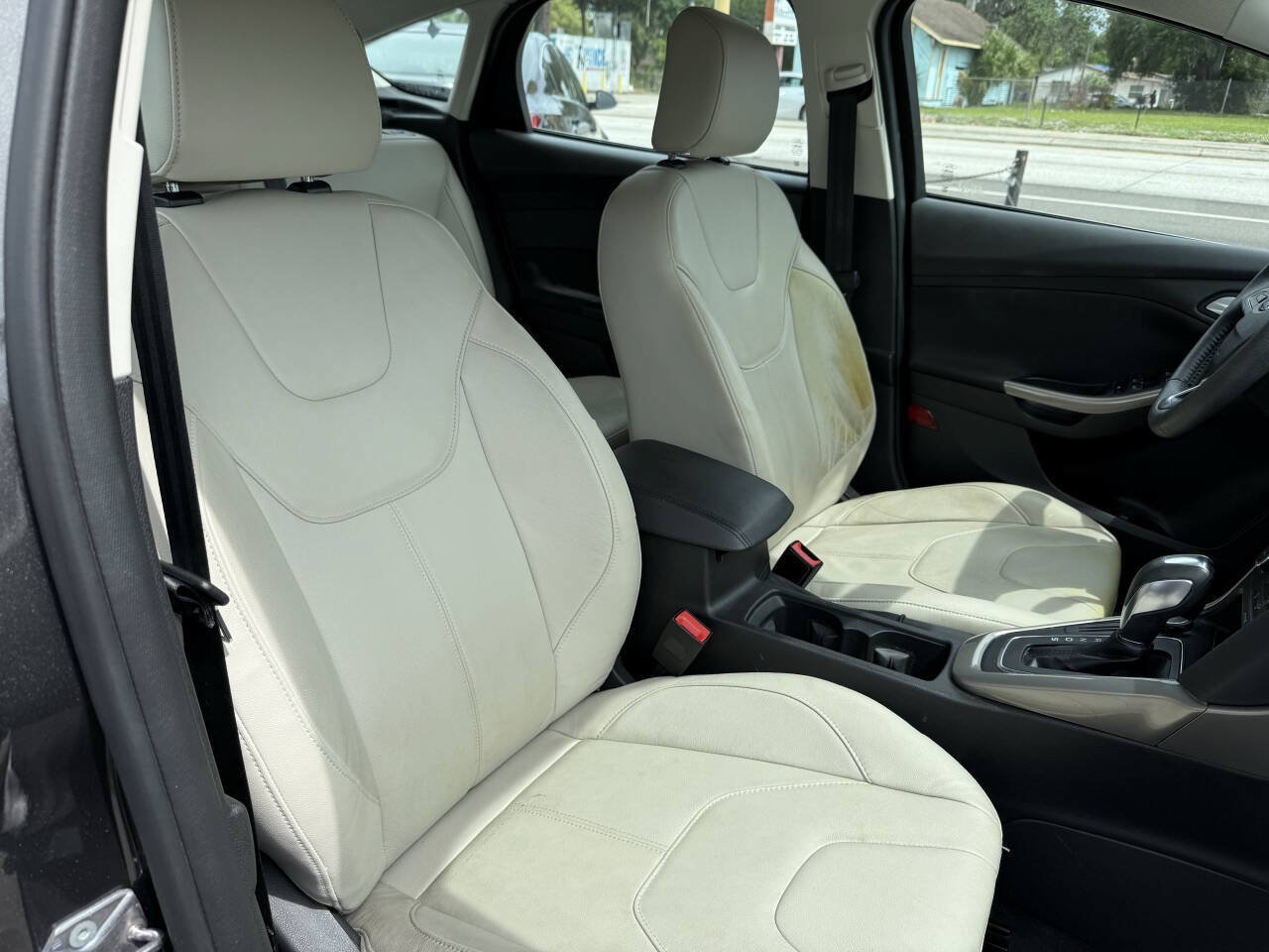 Used 2015 Ford Focus Titanium FWD image 24