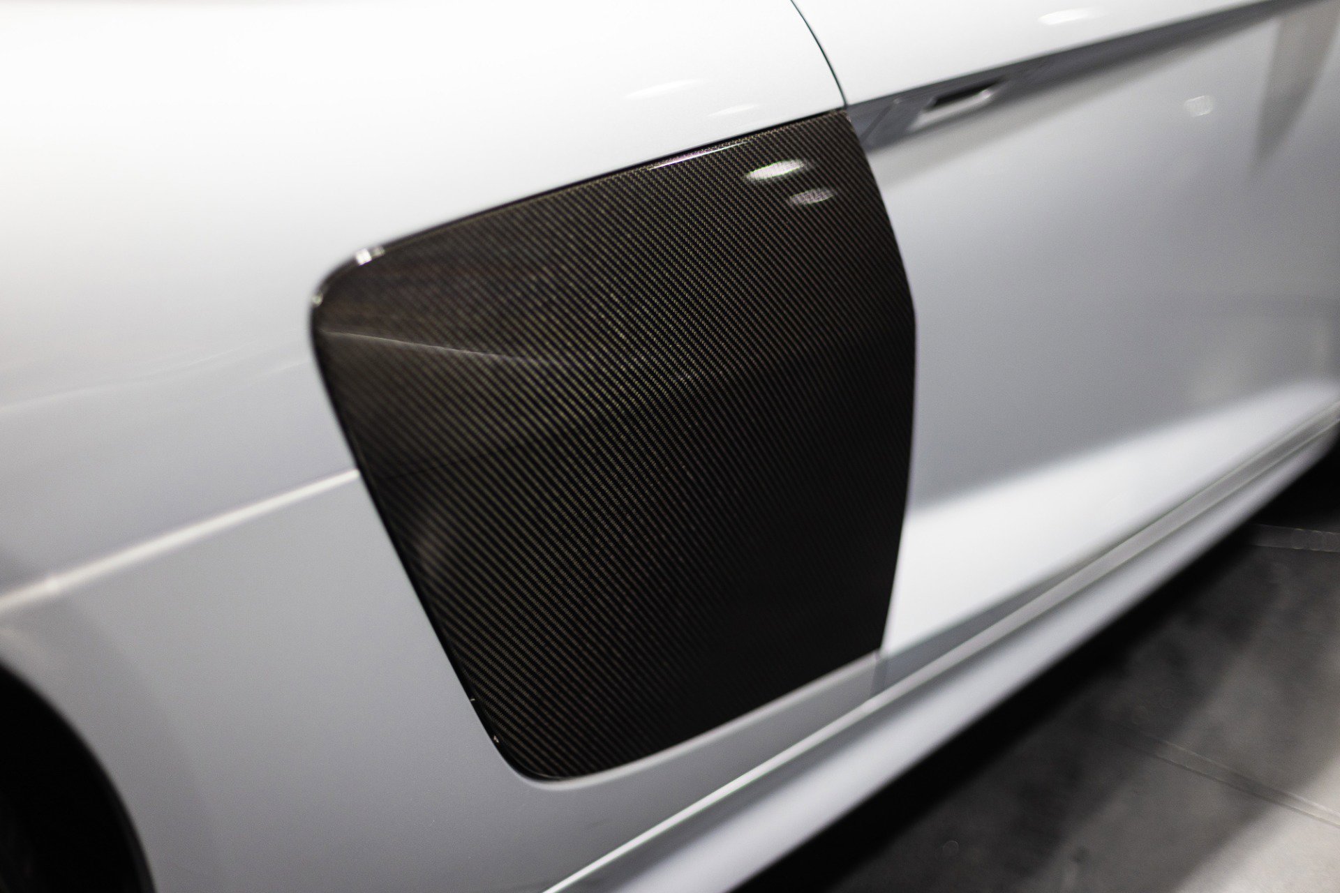 Used 2017 Audi R8 V10 w/ Carbon Exterior Package image 28