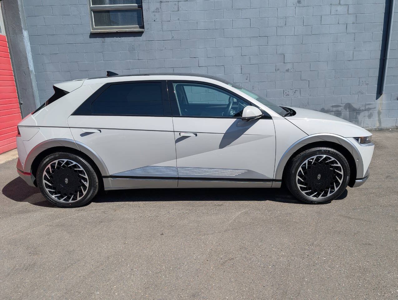 Used 2024 Hyundai Ioniq 5 Limited AWD/4WD image 2