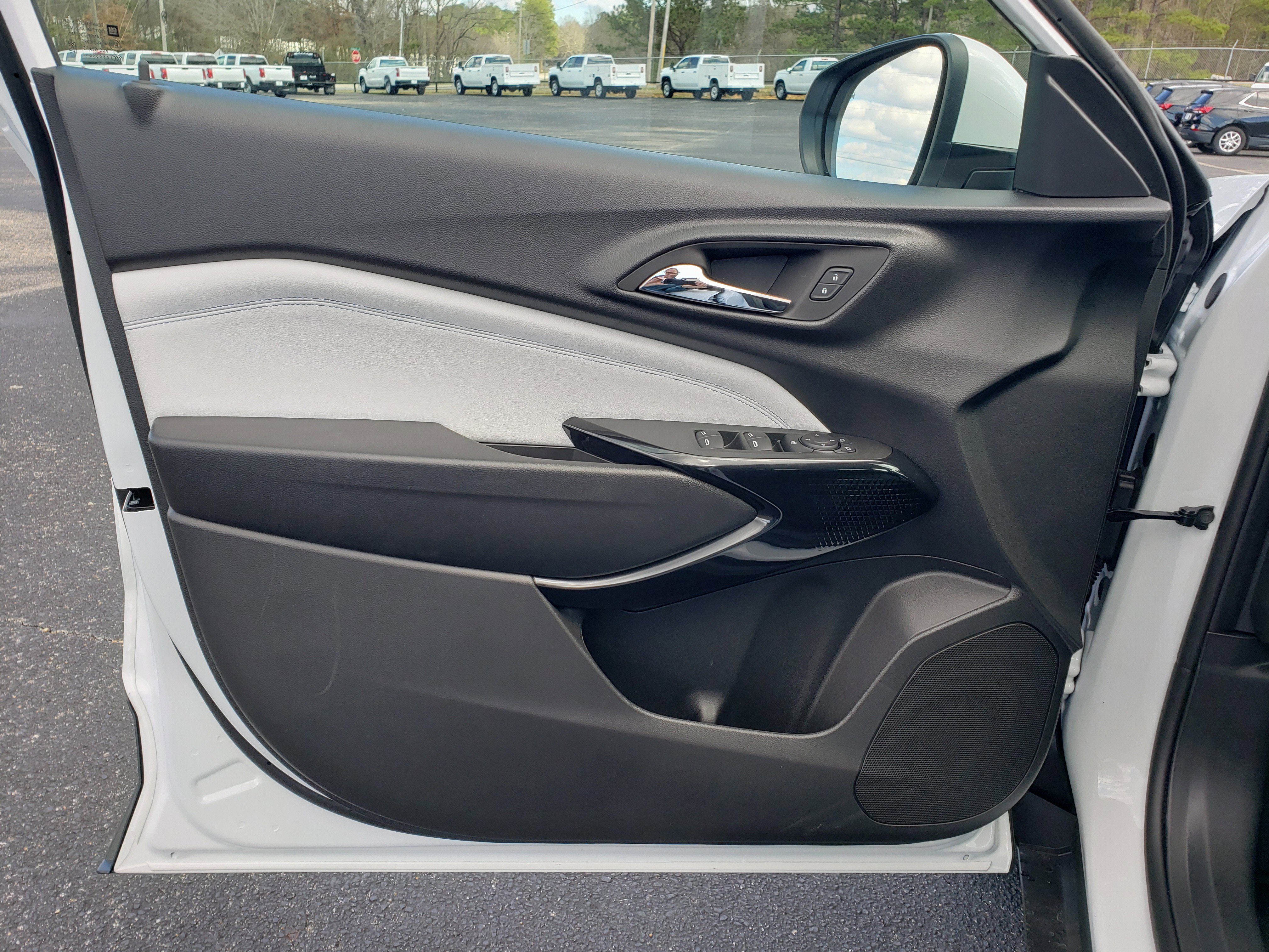 New 2026 Chevrolet Trax LT image 12