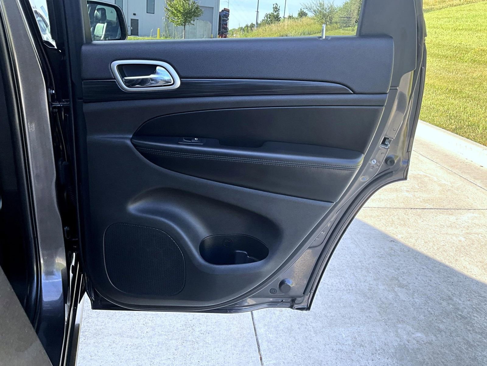 Used 2020 Jeep Grand Cherokee Altitude image 21