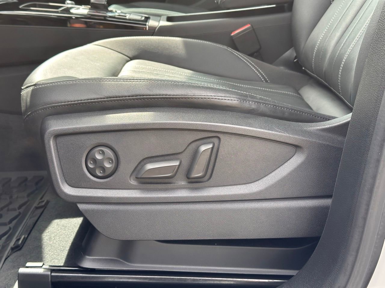 Used 2023 Audi Q5 2.0T Premium w/ Convenience Package image 25