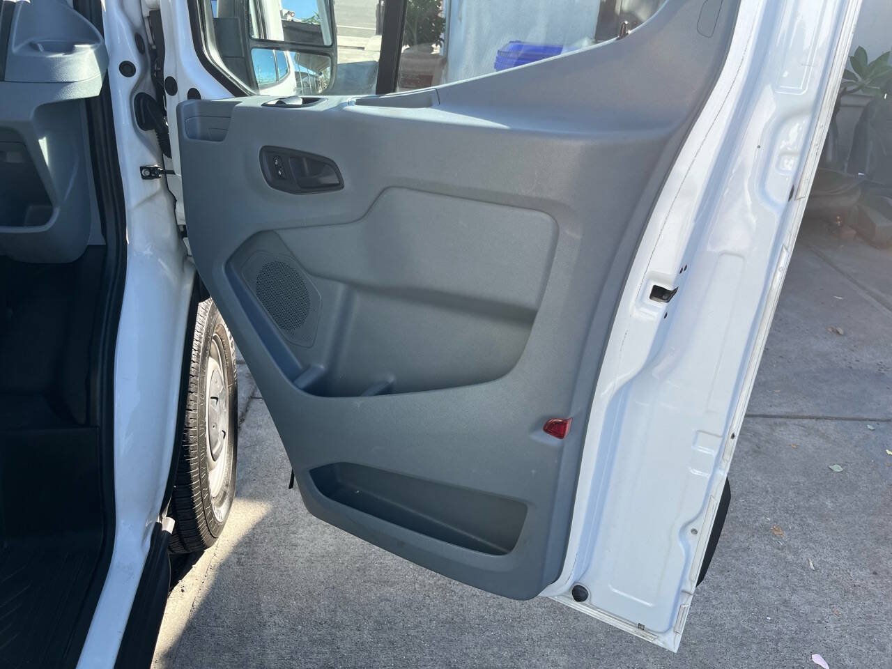 Used 2018 Ford Transit 250 148 Low Roof RWD image 31