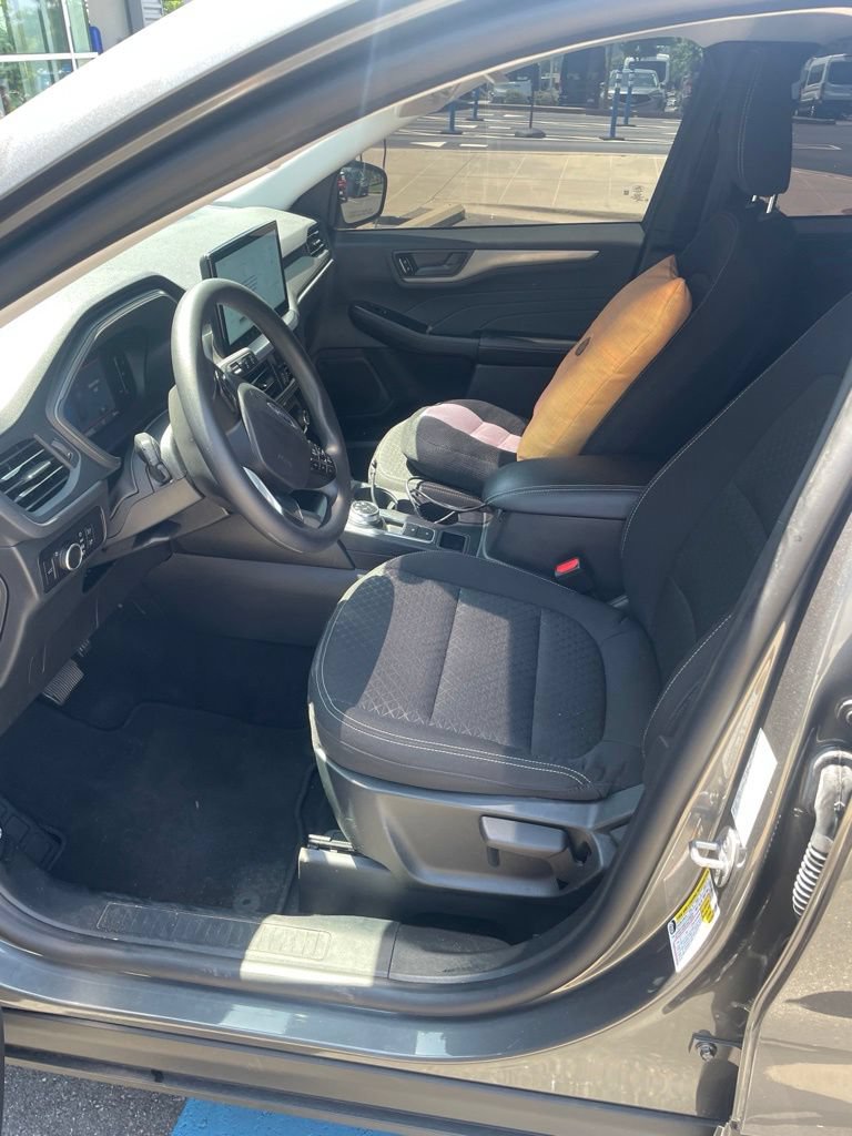 Used 2025 Ford Escape Active w/ Tech Pack #1 FWD image 3