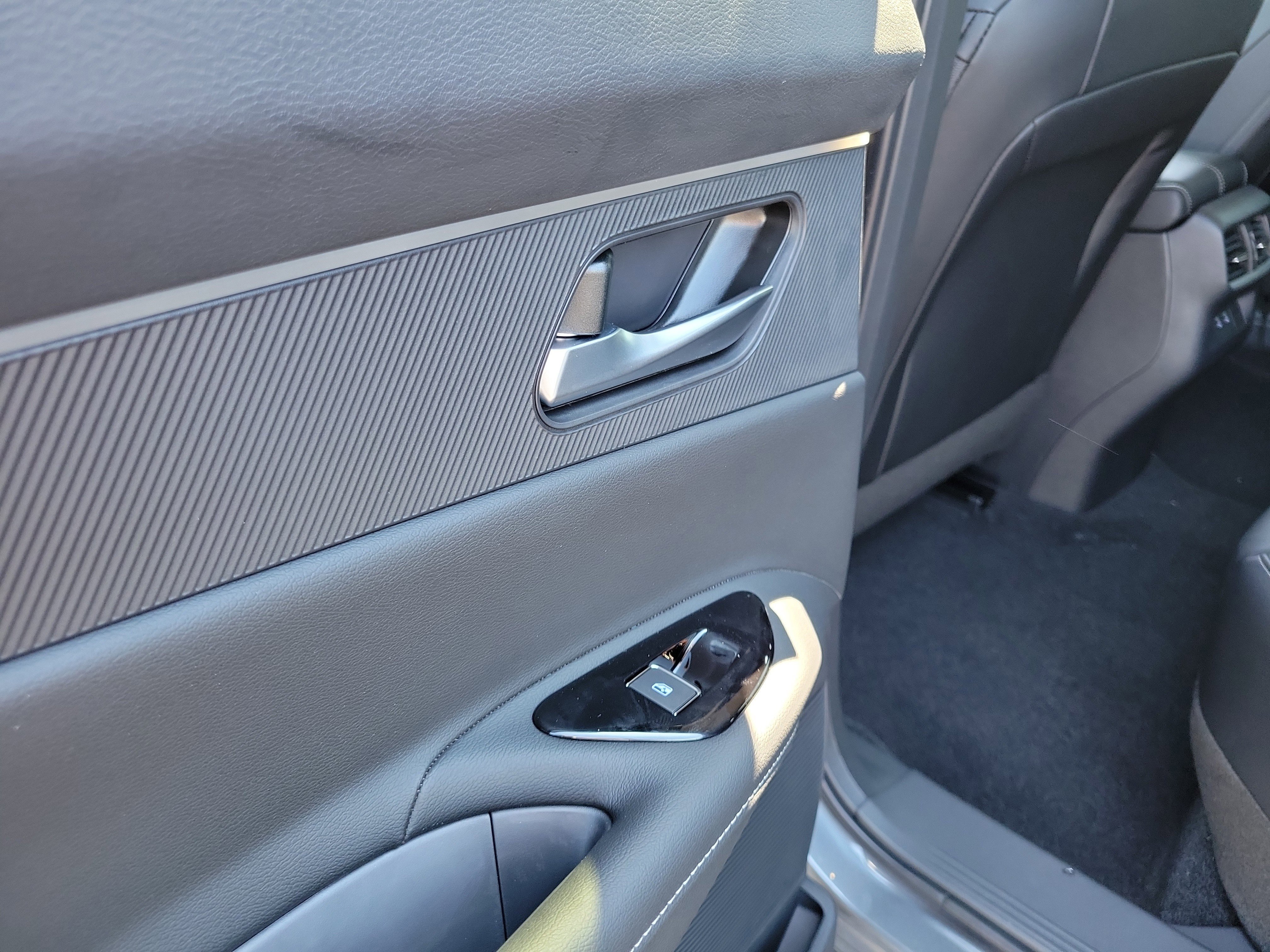 Used 2025 Nissan Murano SV w/ Cargo Package image 13