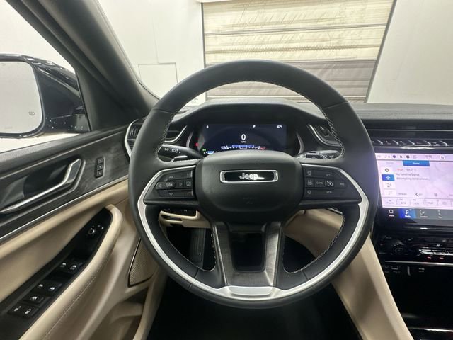 Used 2025 Jeep Grand Cherokee L Limited image 12