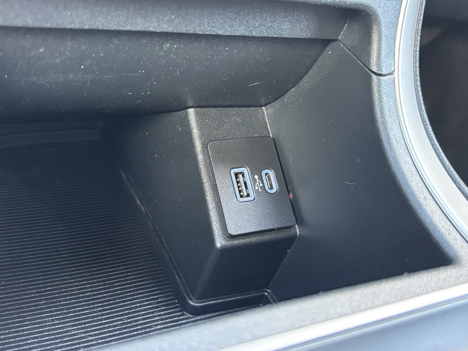 Used 2023 Ford Edge SE w/ Black Appearance Package image 24