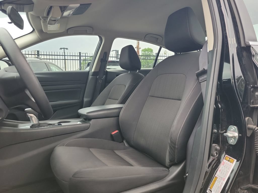 Used 2025 Nissan Altima 2.5 SV FWD image 17