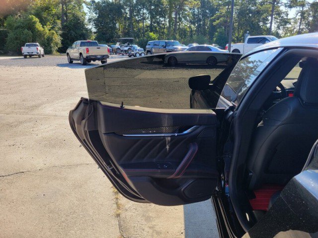 Used 2021 Maserati Ghibli Trofeo image 28