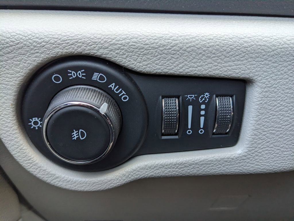 Used 2024 Chrysler Pacifica Touring-L image 58