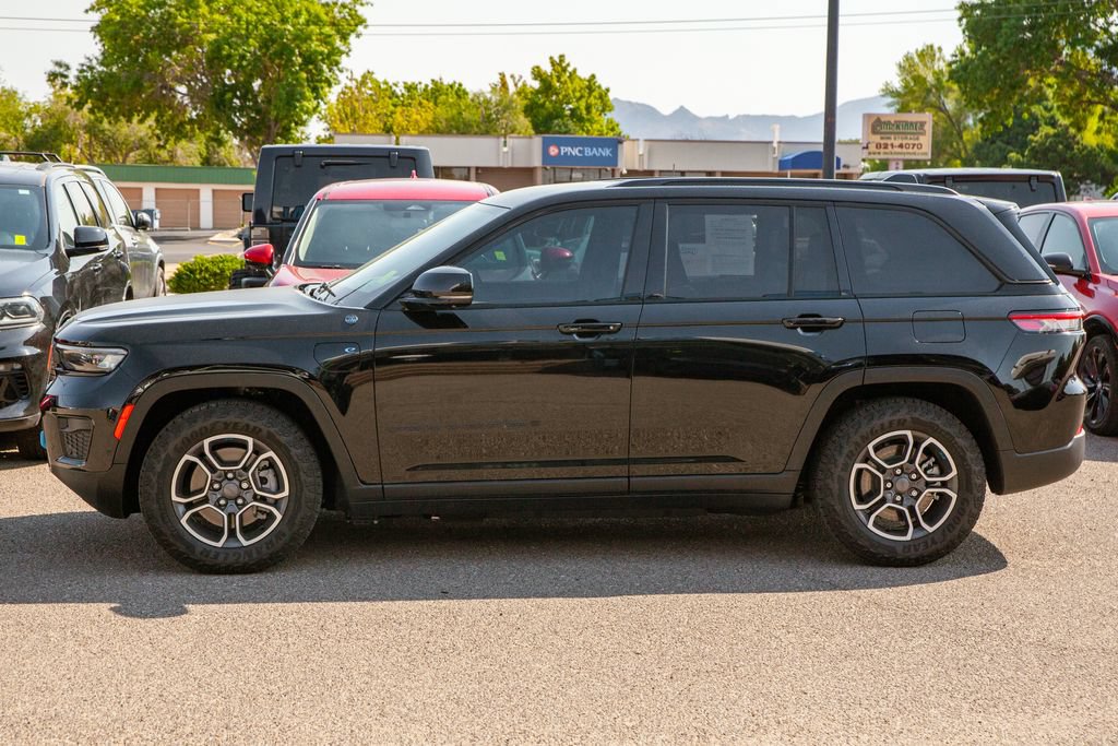 Used 2023 Jeep Grand Cherokee Trailhawk w/ Advanced Protech Group II AWD/4WD image 8