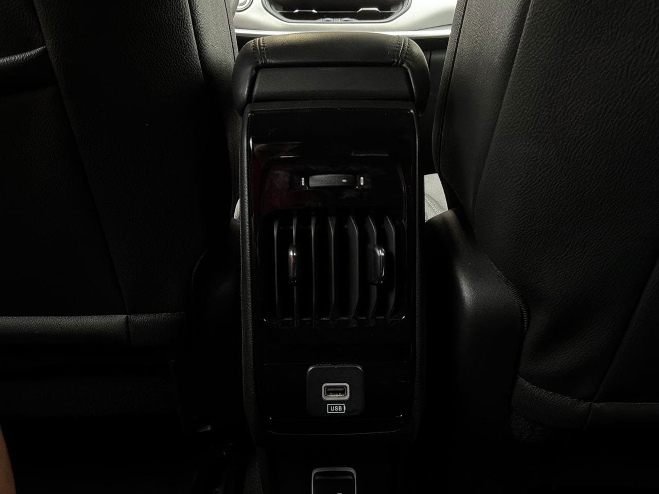Used 2025 Jeep Compass Limited AWD/4WD image 13
