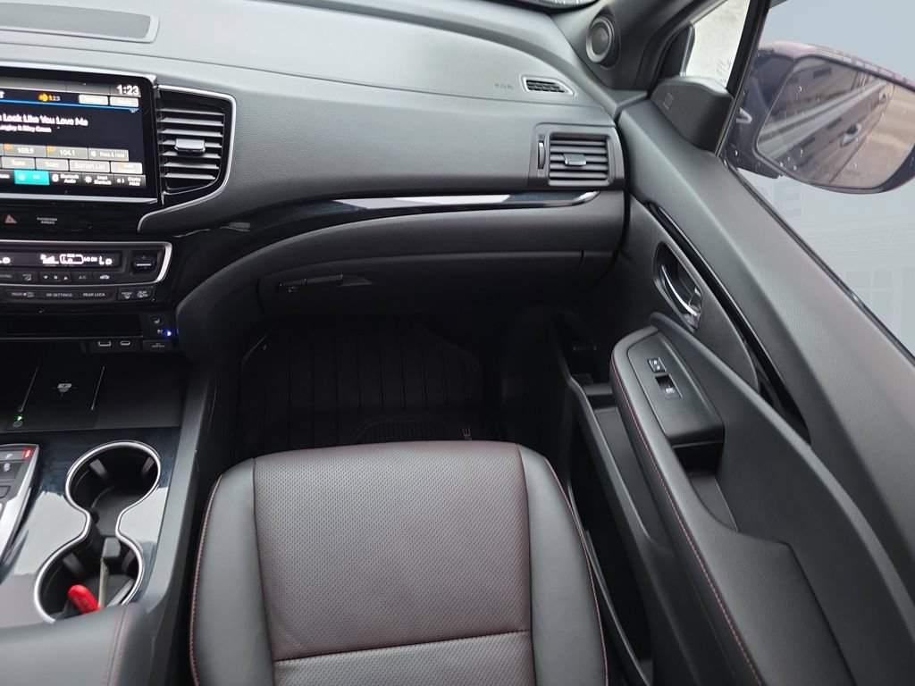 Used 2024 Honda Ridgeline Black Edition image 14