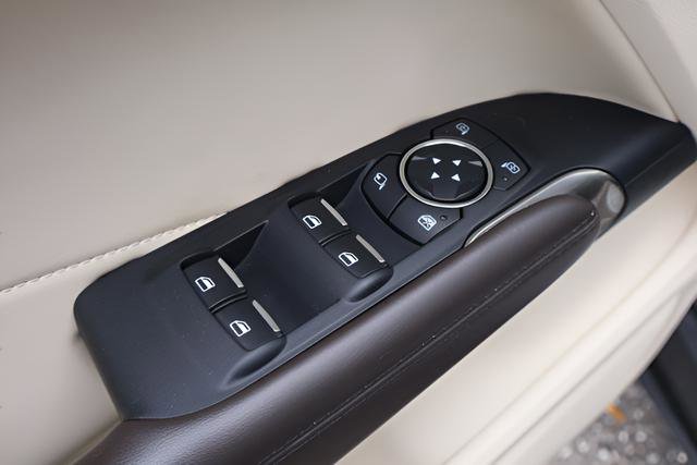 Used 2015 Lincoln MKC Reserve w/ Equipment Group 102A Reserve AWD/4WD image 13