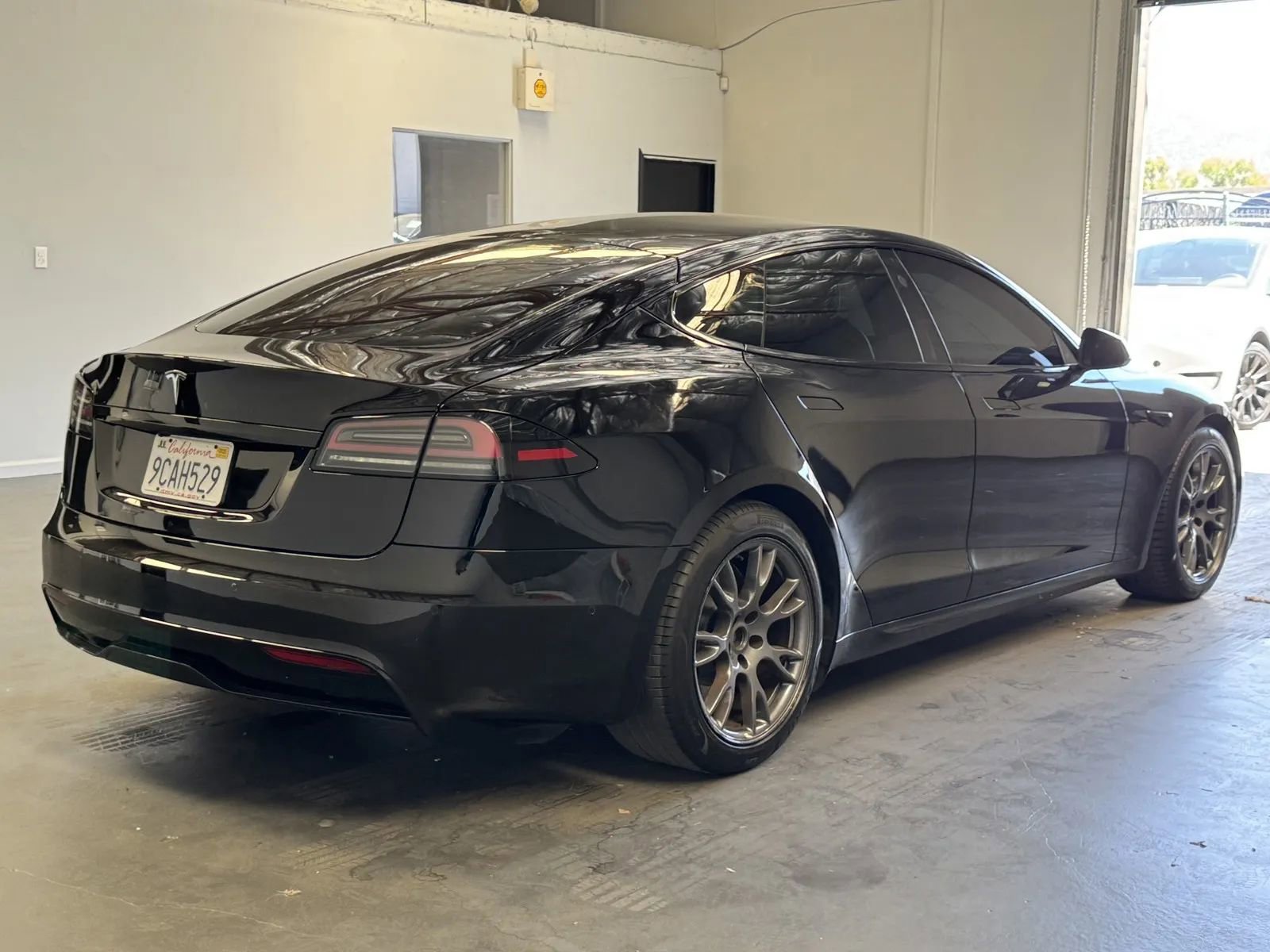 Used 2022 Tesla Model S image 4