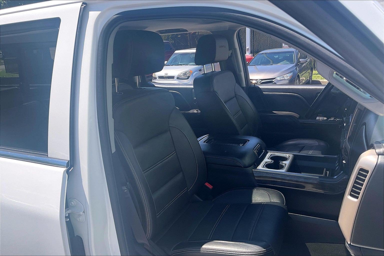 Used 2016 GMC Sierra 2500 Denali w/ Duramax Plus Package AWD/4WD image 9