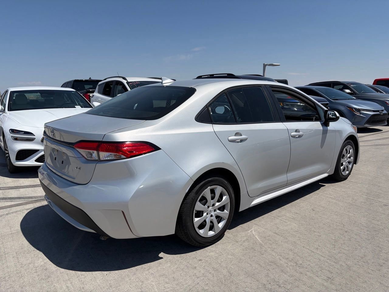 Used 2020 Toyota Corolla LE FWD image 2