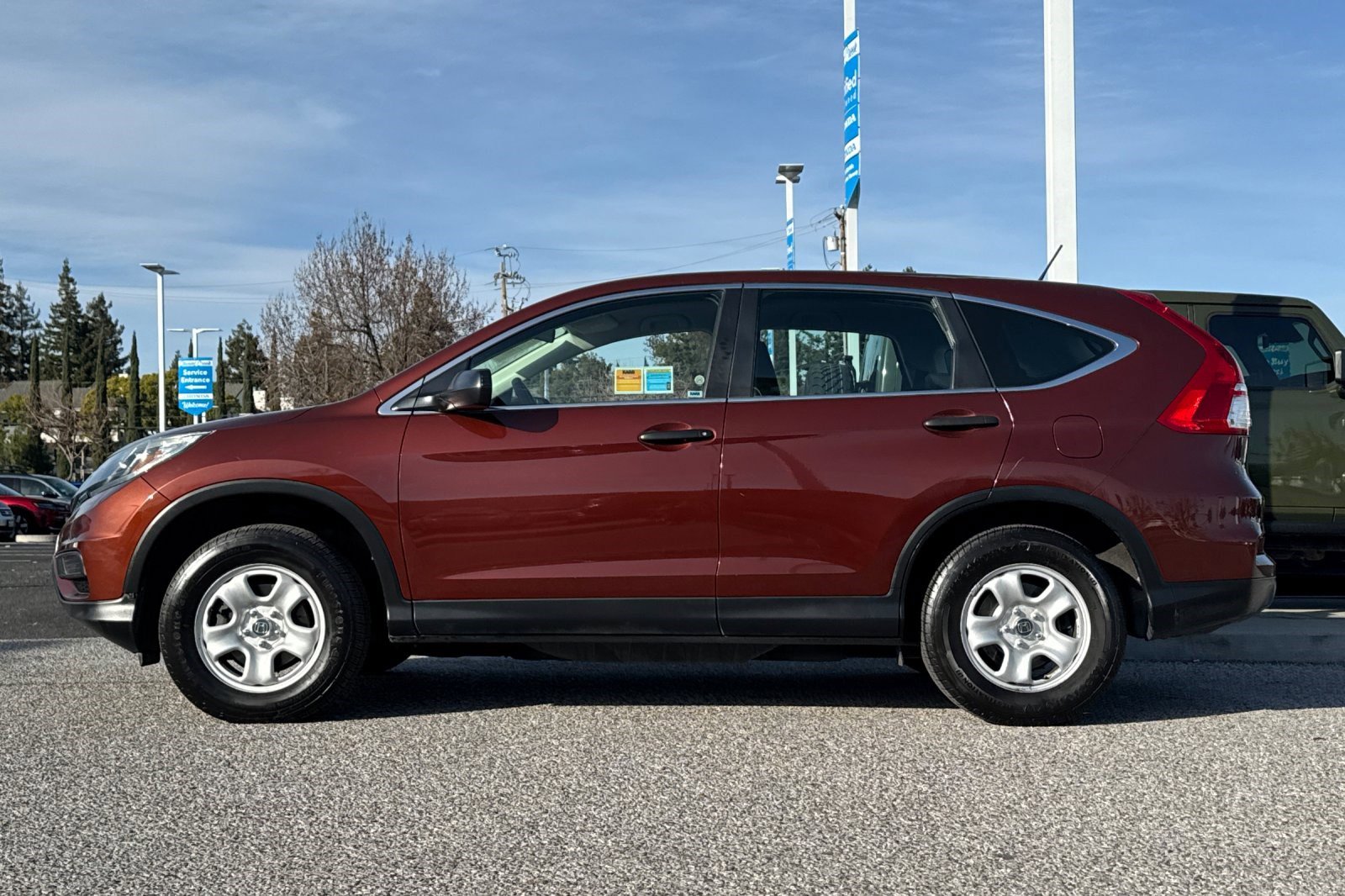 Used 2015 Honda CR-V LX image 2