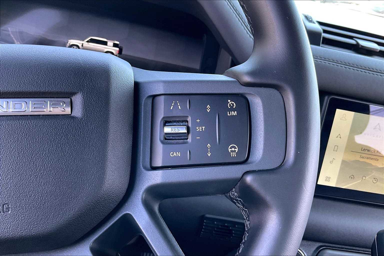 Used 2024 Land Rover Defender 110 X-Dynamic SE image 21