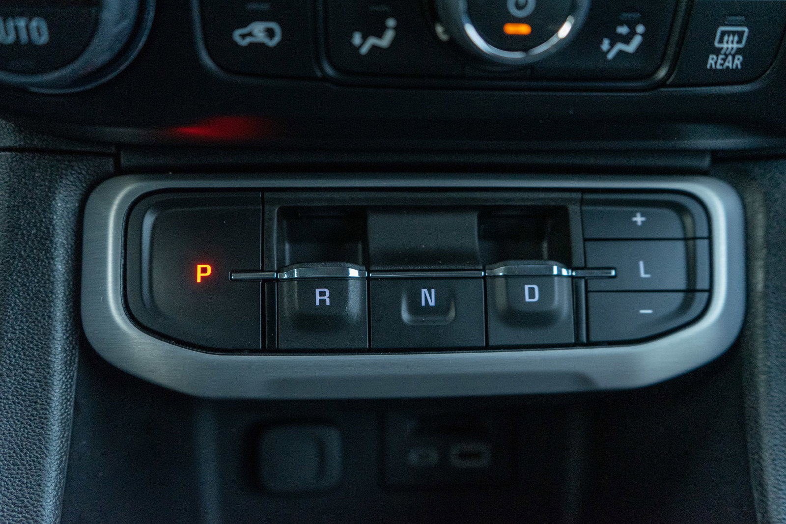 Used 2023 GMC Acadia SLT w/ Preferred Package image 21