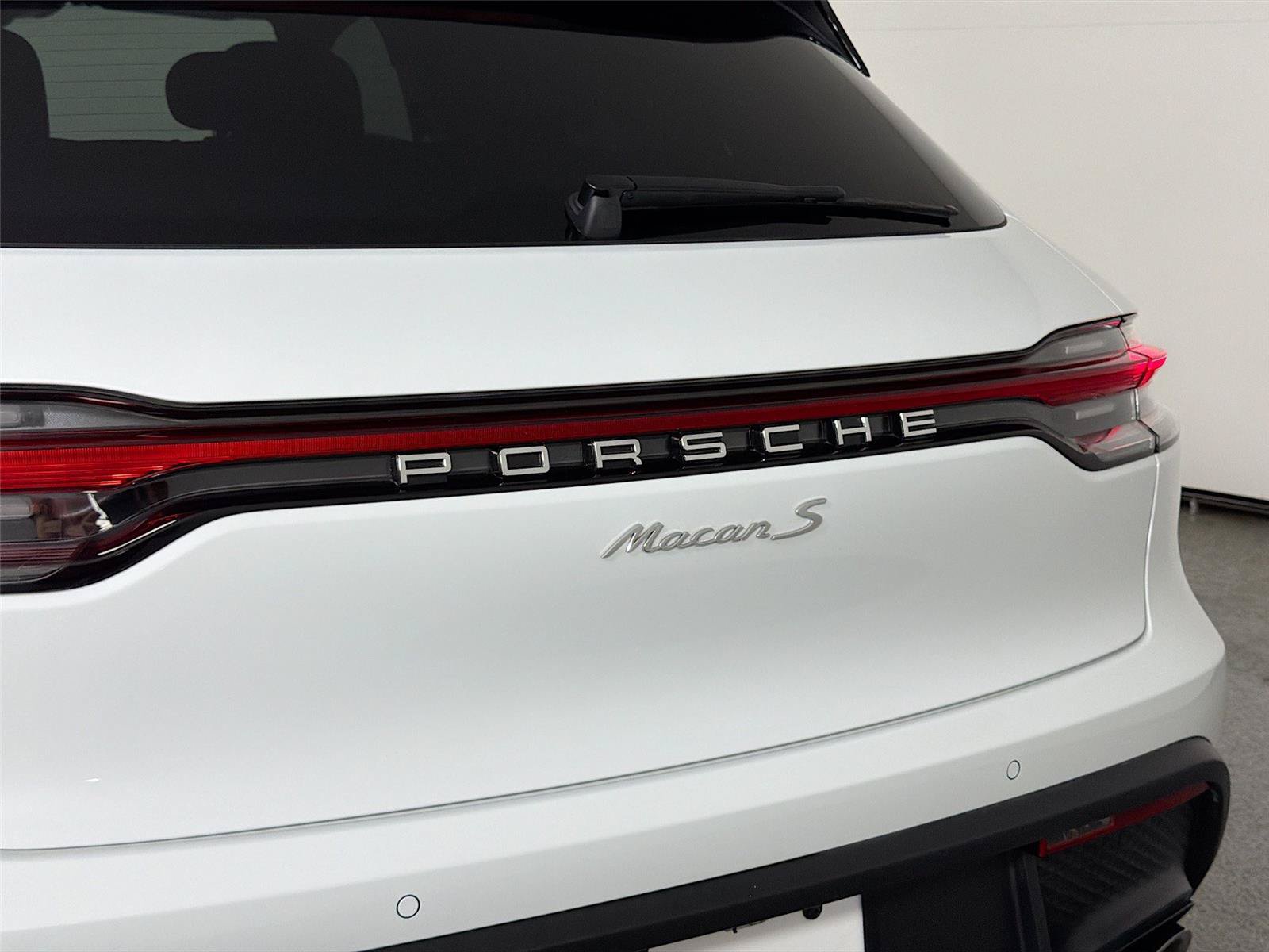 Certified 2025 Porsche Macan S AWD/4WD image 17