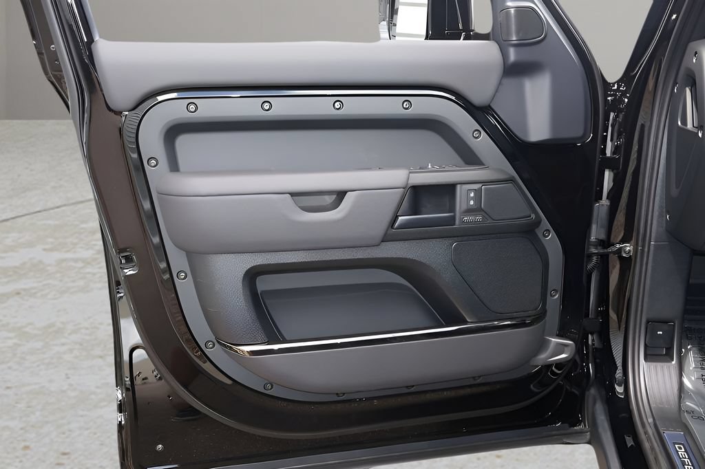 New 2026 Land Rover Defender 110 OCTA AWD/4WD image 9