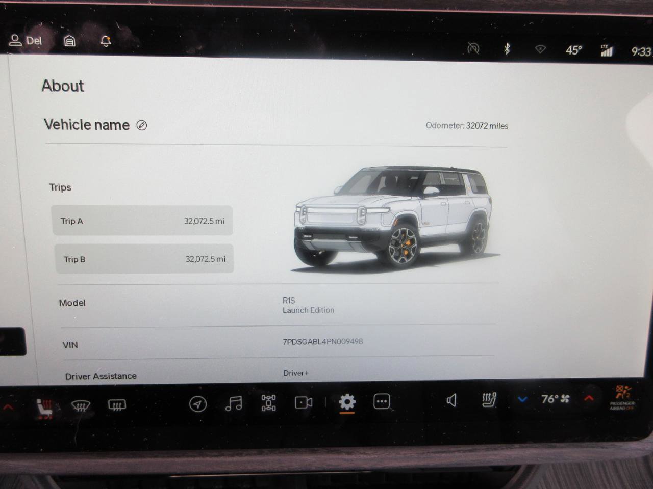 Used 2023 Rivian R1S Launch Edition image 4