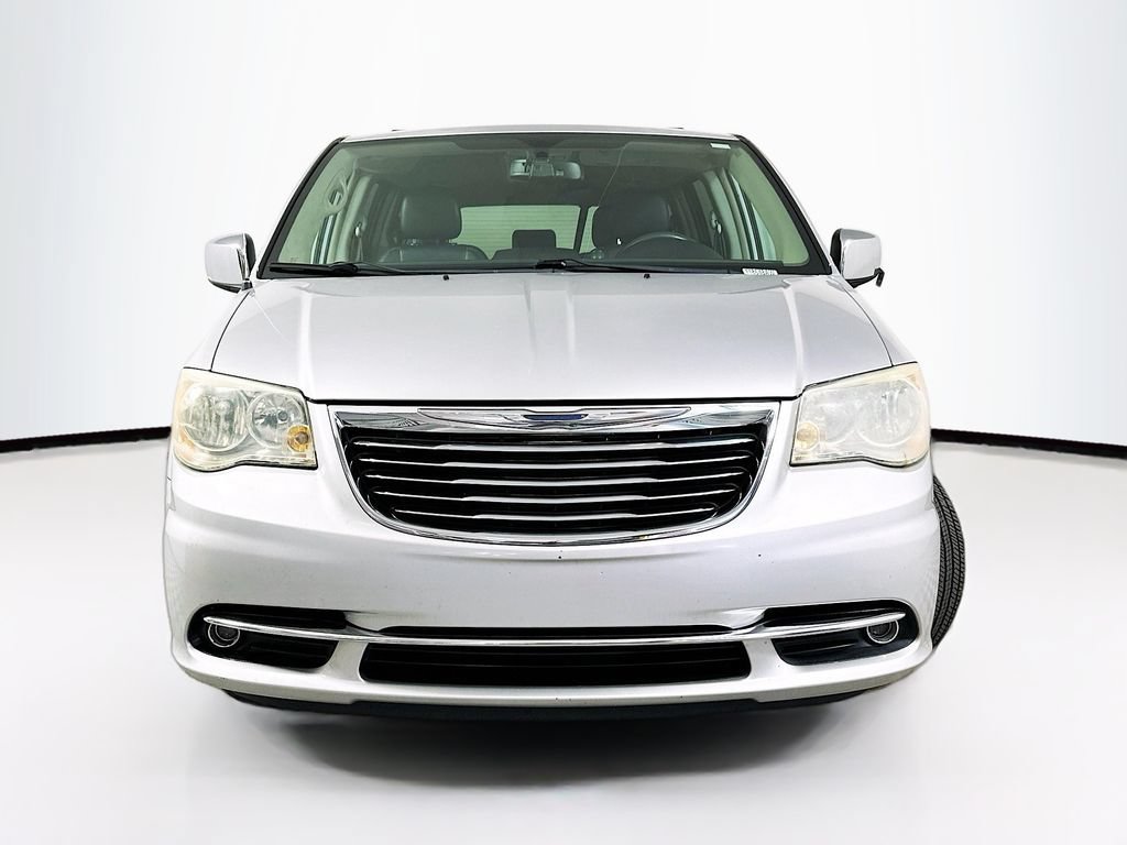 Used 2011 Chrysler Town & Country Touring-L FWD image 5