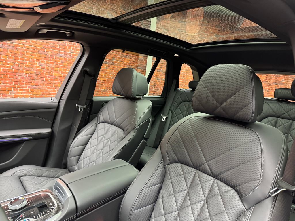 Certified 2025 BMW X5 M60i w/ Executive Package image 3