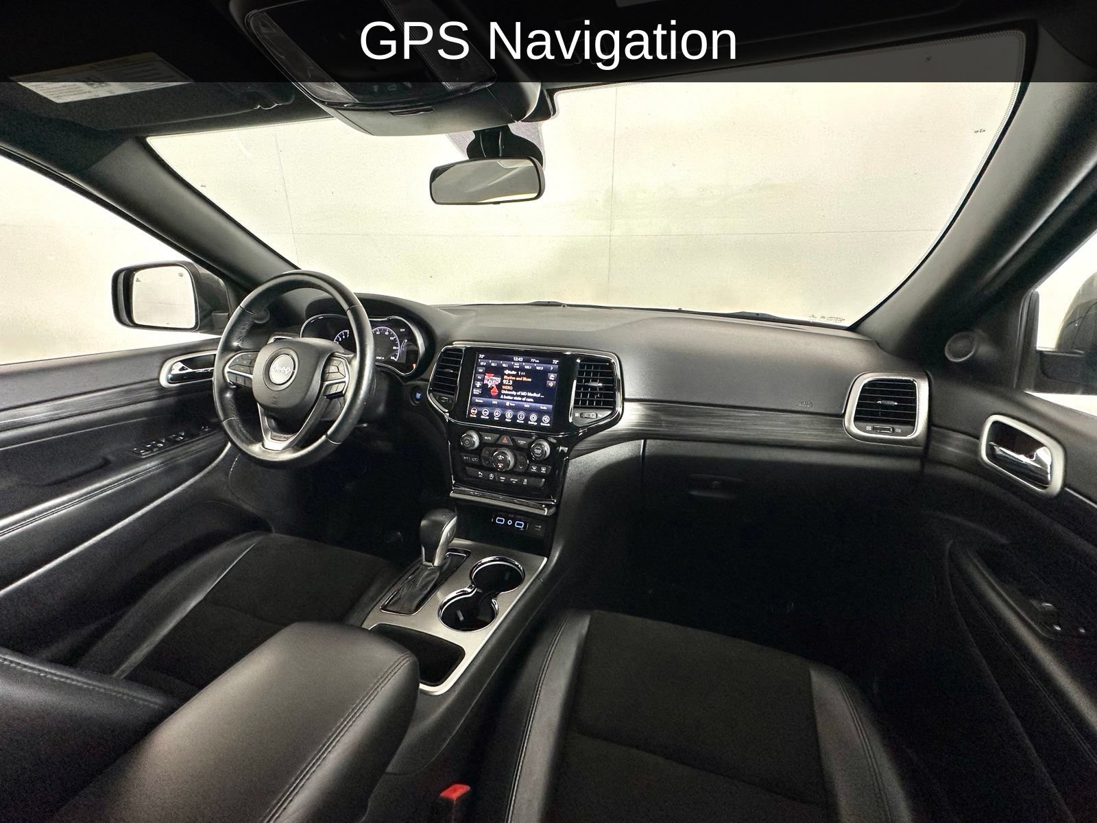 Used 2021 Jeep Grand Cherokee Laredo X AWD/4WD image 2