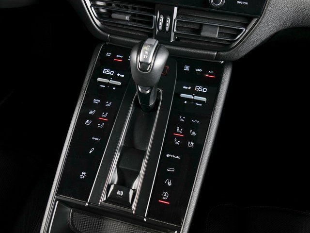 Certified 2024 Porsche Macan S AWD/4WD image 17