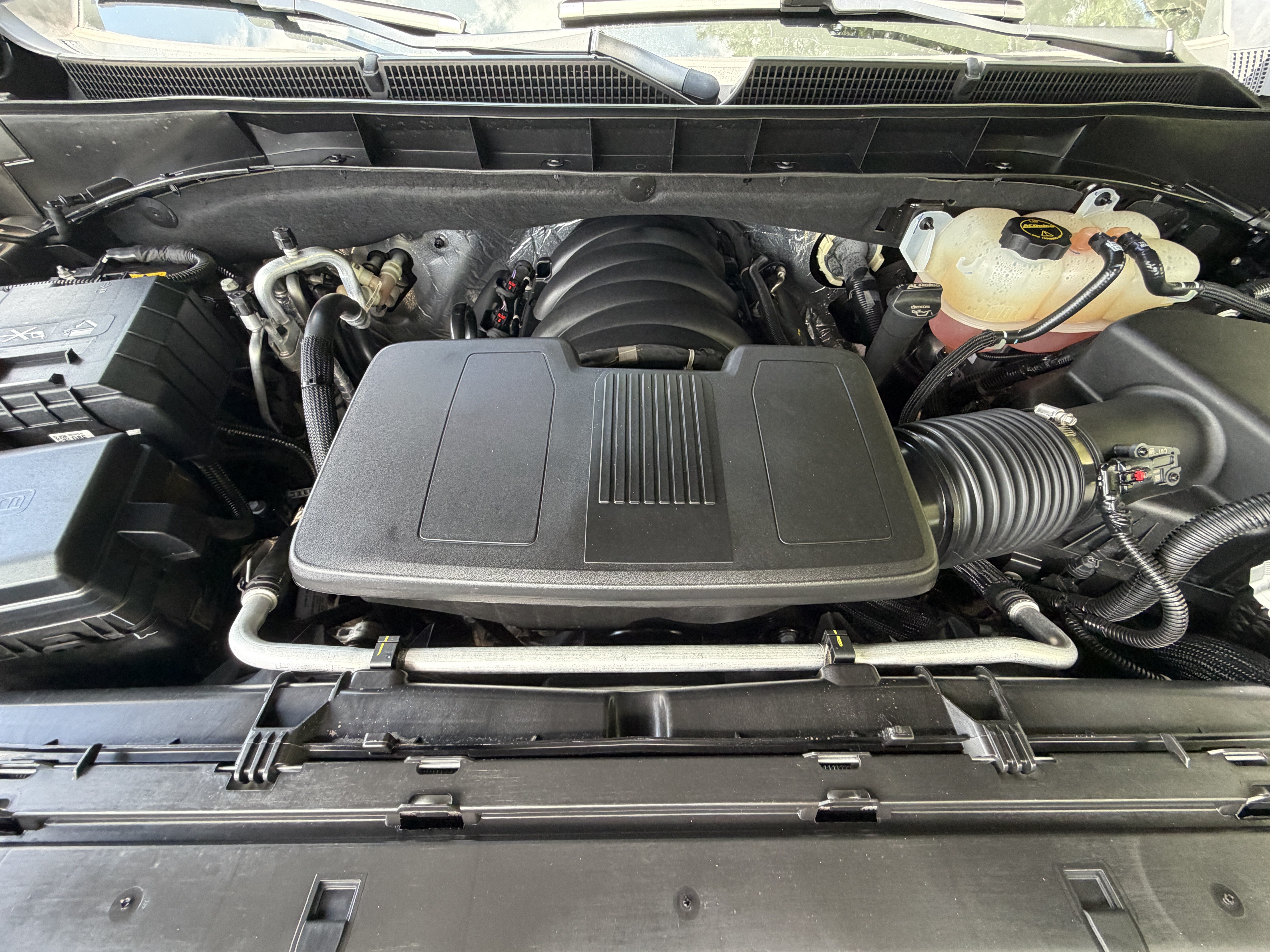 Used 2024 GMC Yukon AT4 w/ AT4 Premium Plus Package AWD/4WD image 11