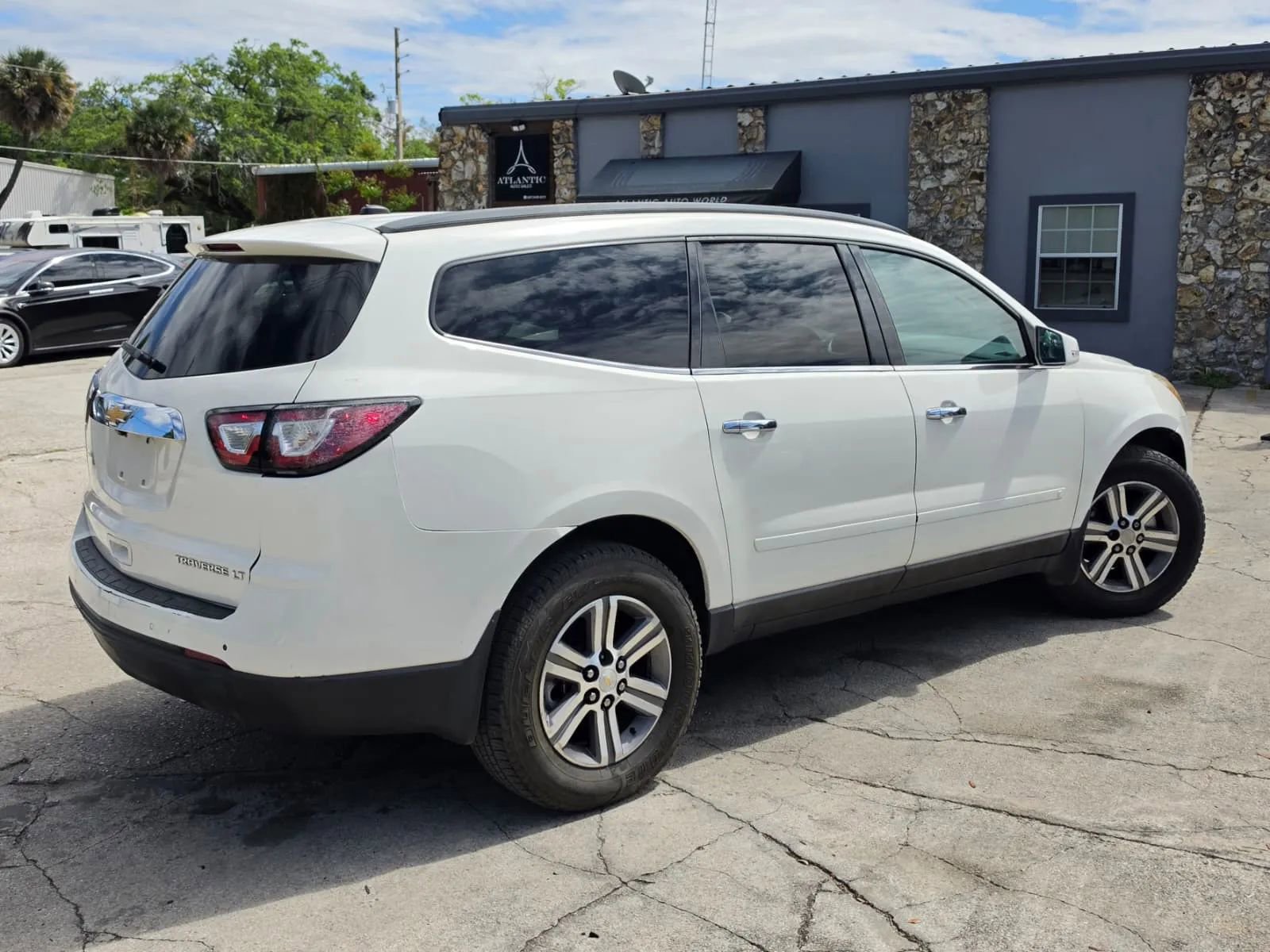 Used 2015 Chevrolet Traverse LT image 7