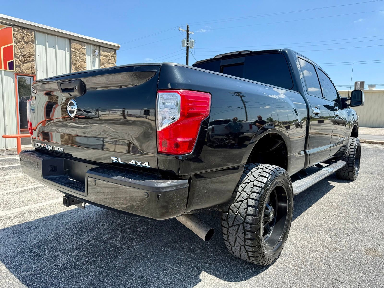 Used 2016 Nissan Titan SL AWD/4WD image 3