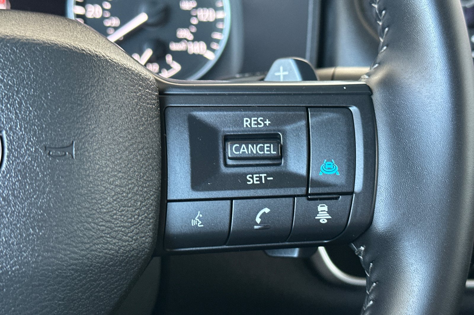 Used 2025 Nissan Rogue SV FWD image 32