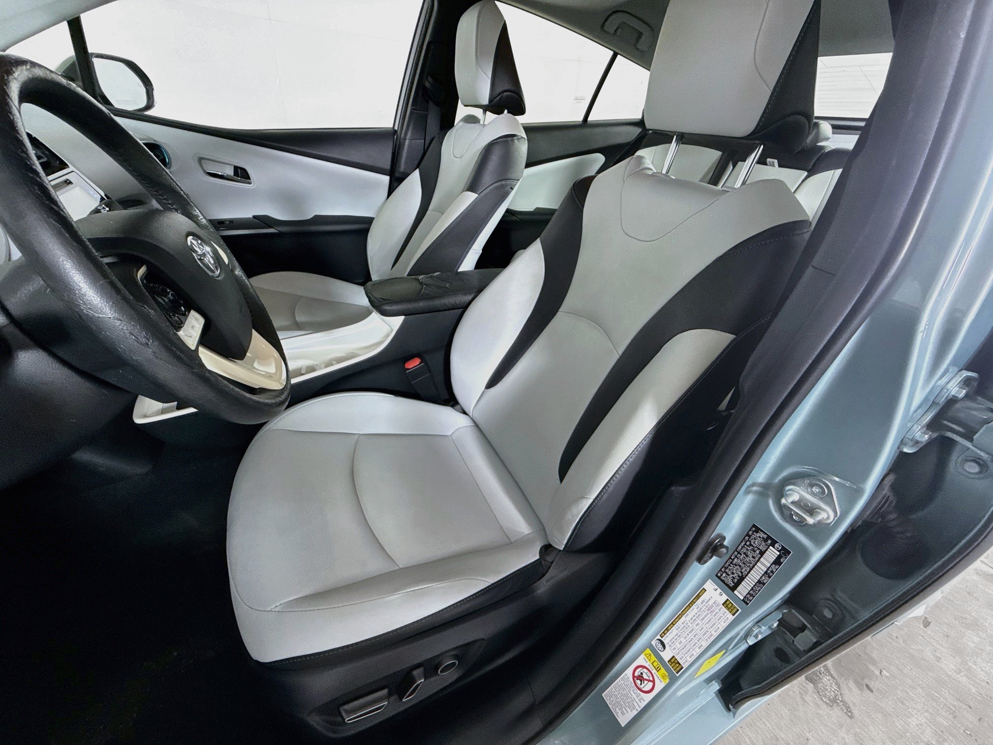 Used 2017 Toyota Prius Four FWD image 26