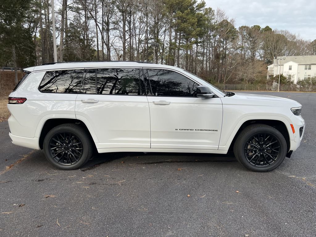 Certified 2023 Jeep Grand Cherokee L Overland w/ Luxury Tech Group IV AWD/4WD image 2