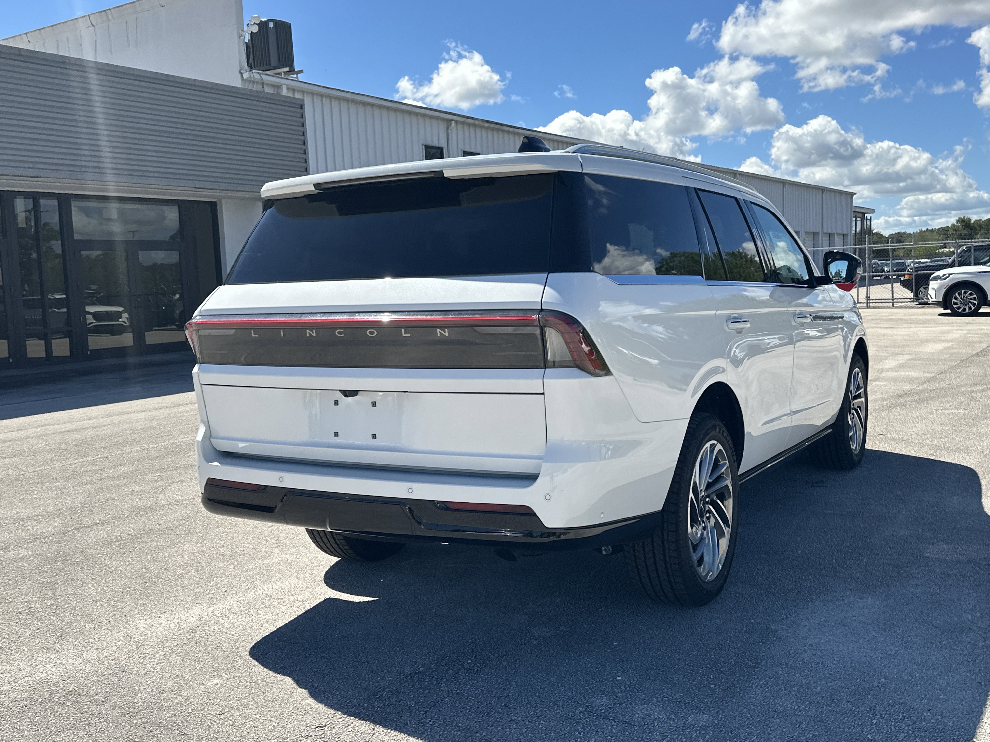 New 2025 Lincoln Navigator Reserve image 6