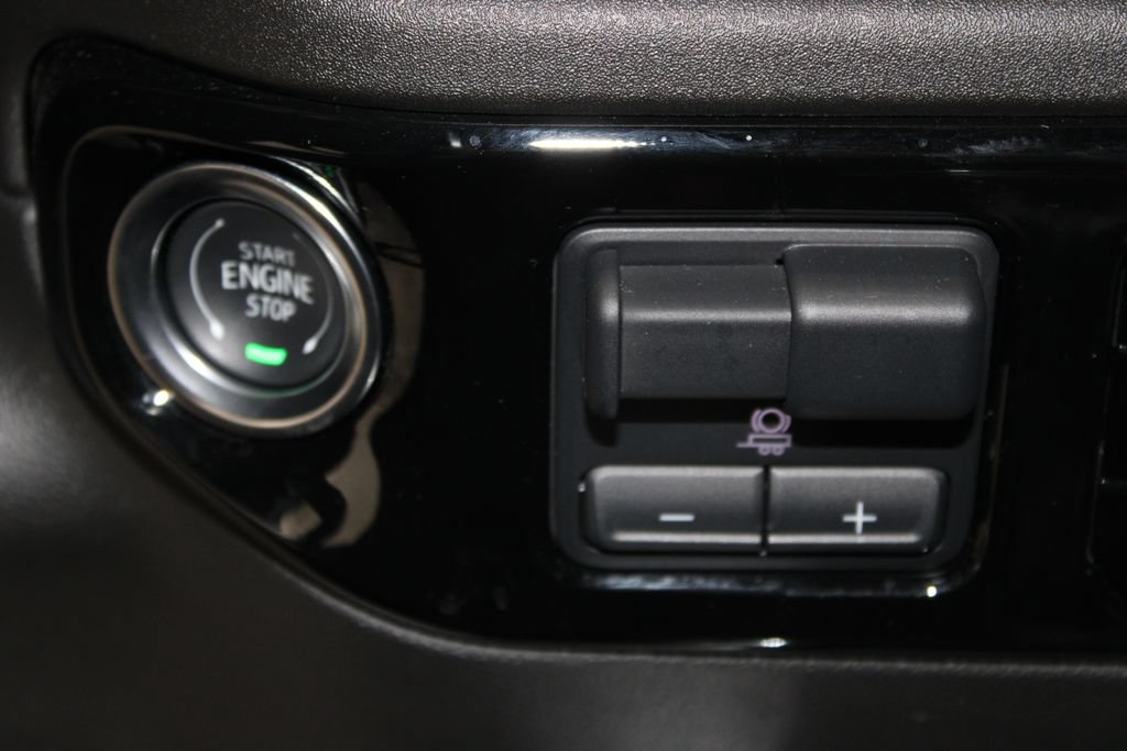 Used 2025 Chevrolet Silverado 1500 High Country w/ High Country Premium Package AWD/4WD image 46