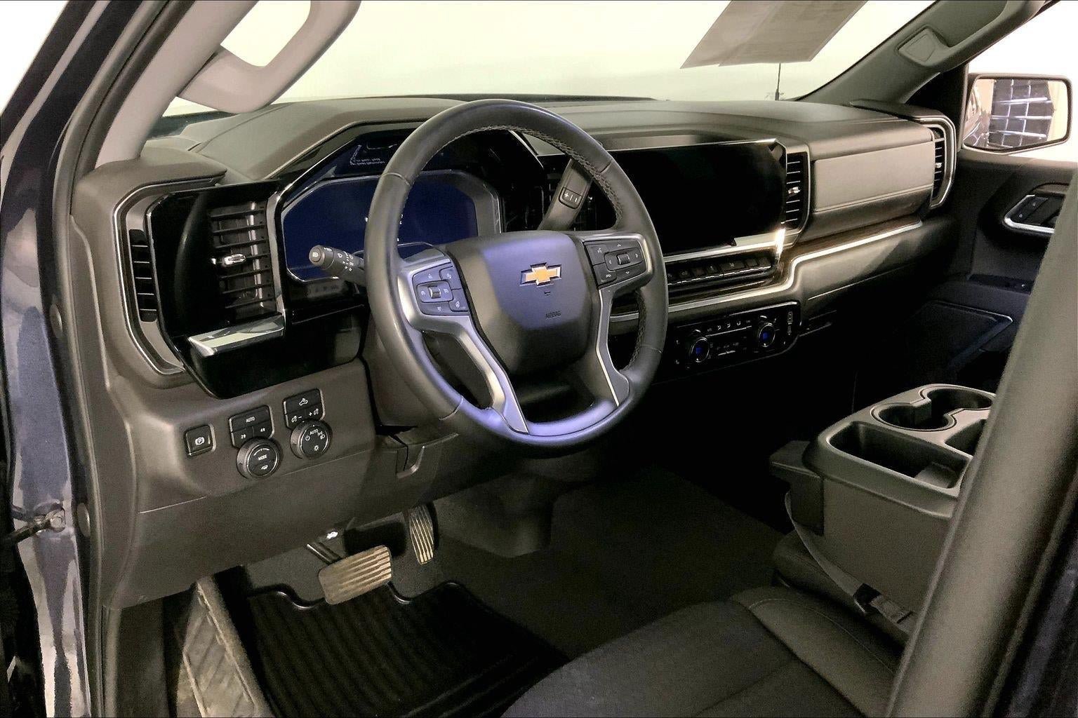 Used 2024 Chevrolet Silverado 1500 LT AWD/4WD image 14