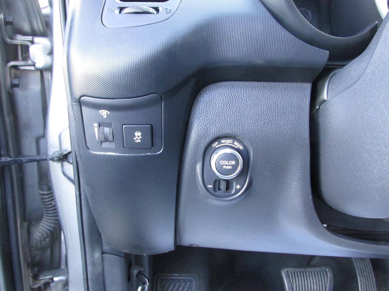 Used 2013 Kia Soul + w/ Audio Pkg FWD image 19