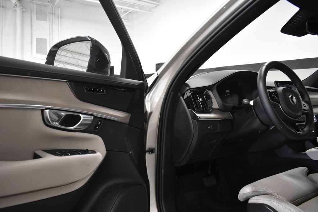 Used 2026 Volvo XC90 B6 Ultra w/ Lounge Package AWD/4WD image 19