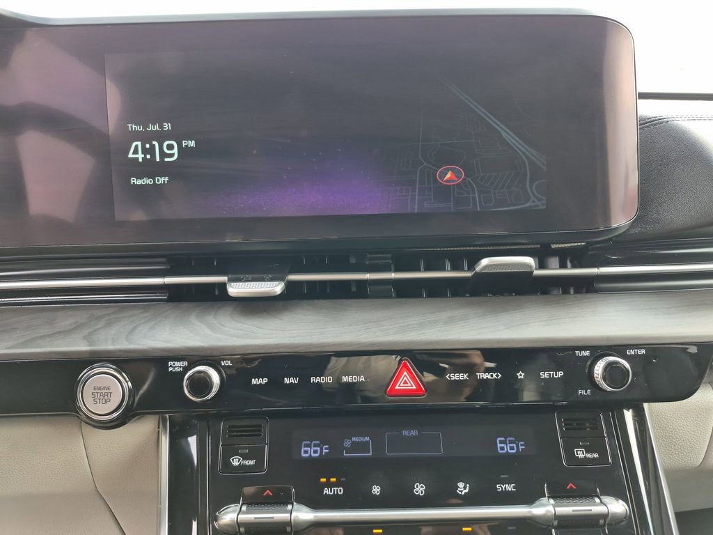 Certified 2023 Kia Carnival SX image 9