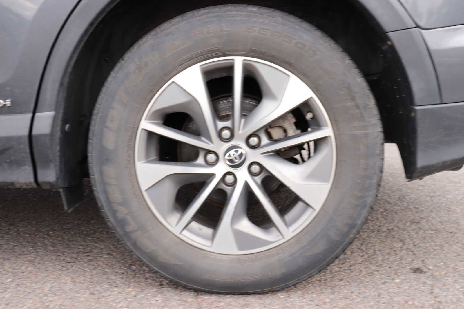 Used 2017 Toyota RAV4 XLE AWD/4WD image 9