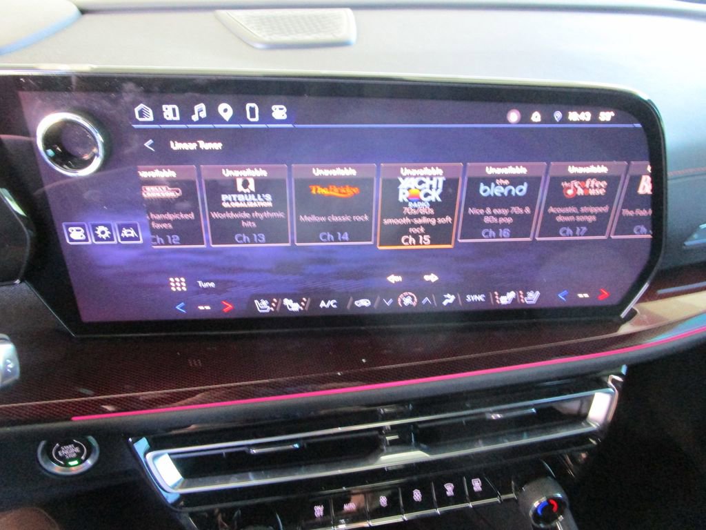 Used 2024 Chevrolet Traverse RS image 34