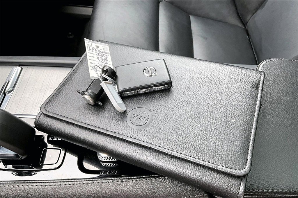 Certified 2023 Volvo XC90 B5 Core w/ Protection Package Premier image 36