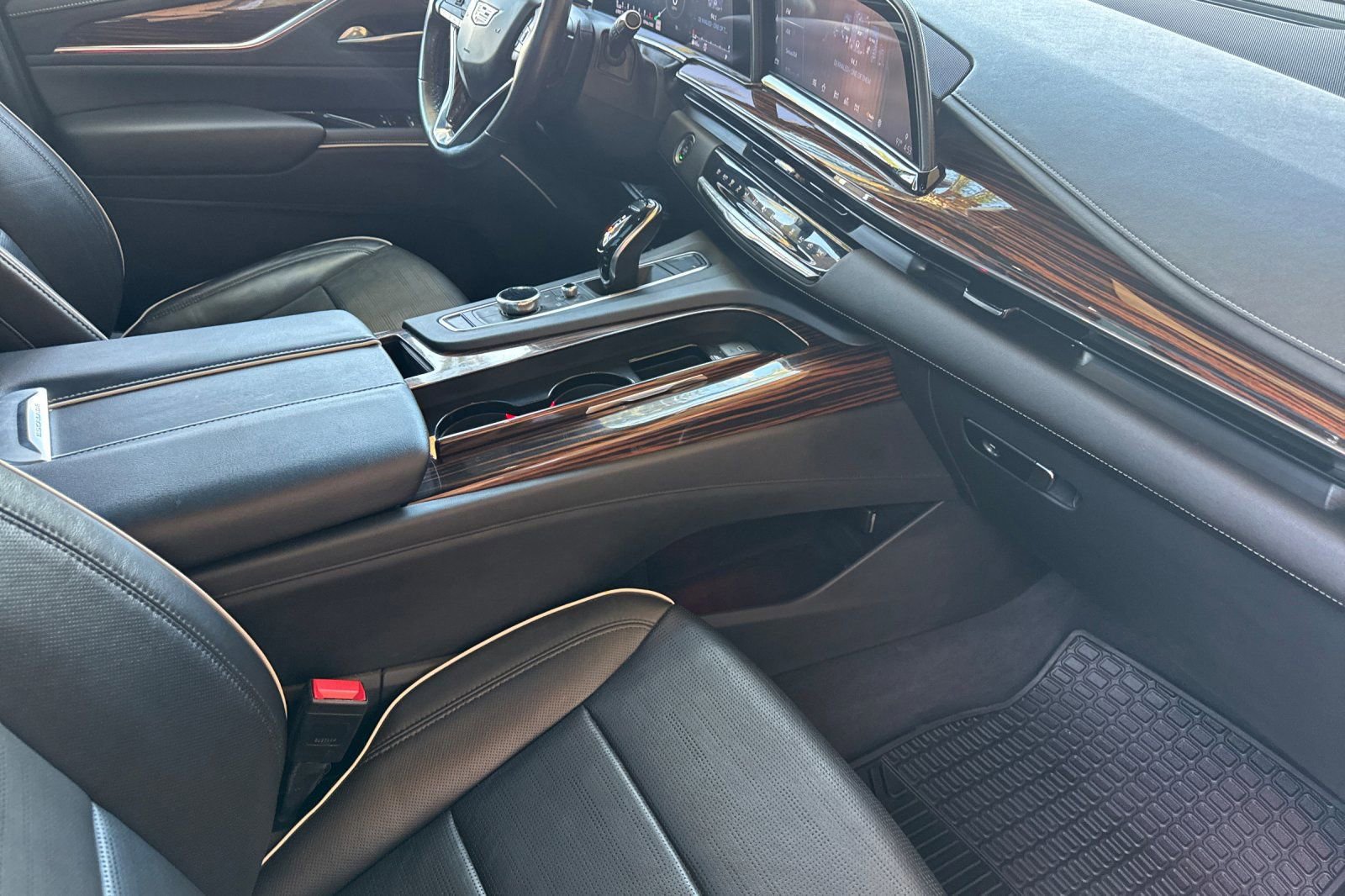 Certified 2021 Cadillac Escalade Premium Luxury w/ LPO, Radiant Package AWD/4WD image 19