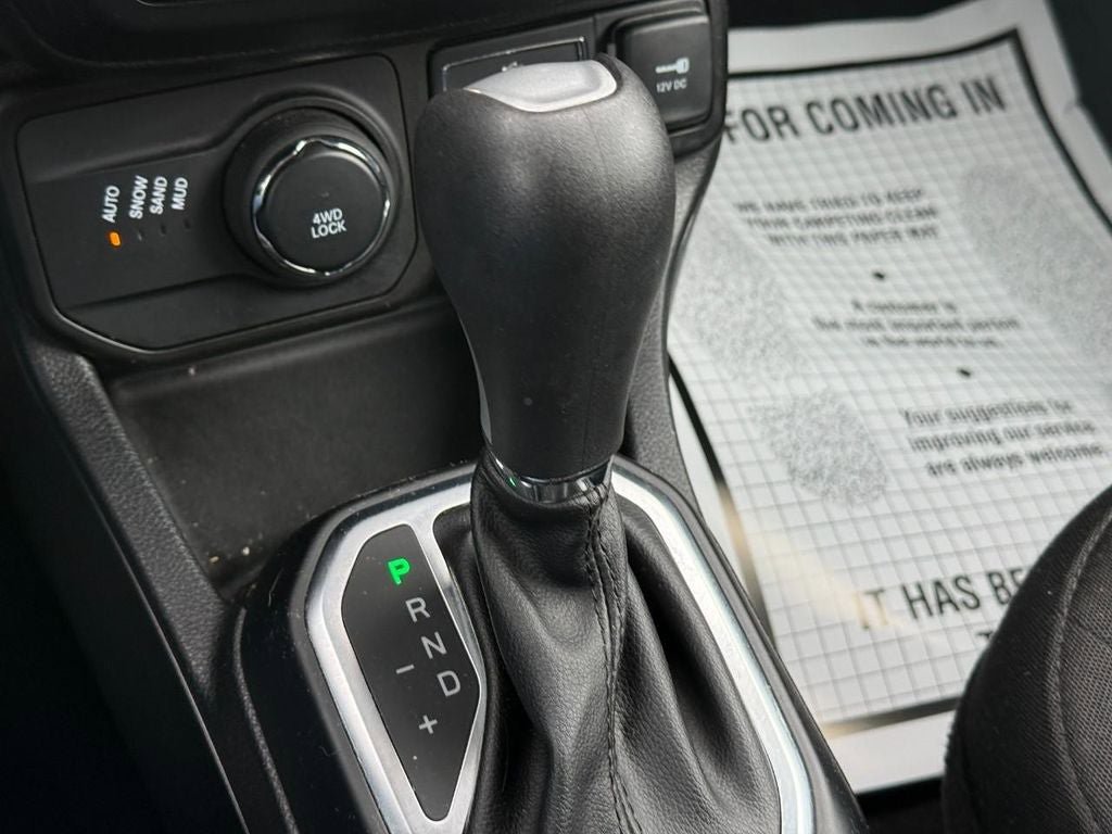Used 2019 Jeep Renegade Latitude w/ Cold Weather Group AWD/4WD image 23